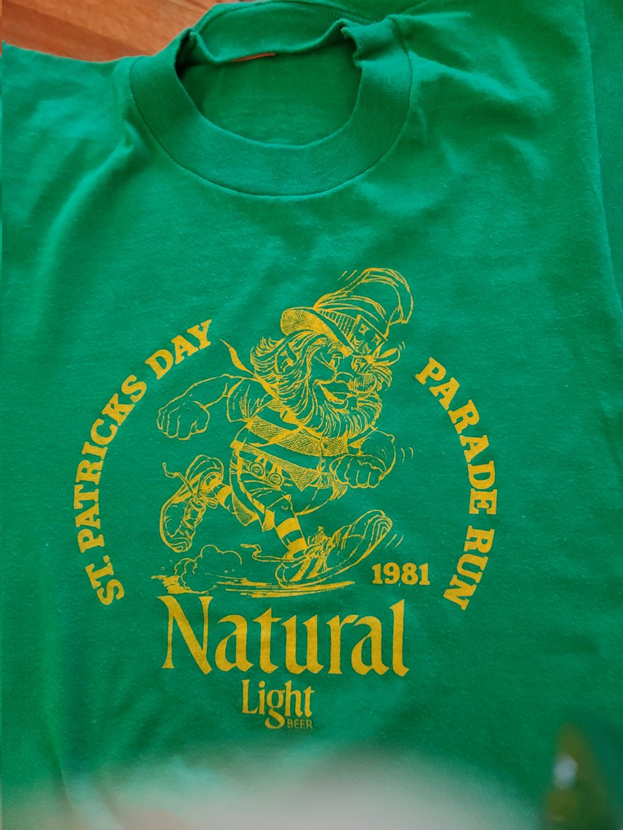 I still have my #STL #StPatricksRun t-shirt from 43 years ago. I just read the 45th run taking place this morning in #DowntownSTL 5,000 participants!!! 😊
Happy #StPatricksDayWeekend ☘️☘️☘️☘️☘️☘️👧