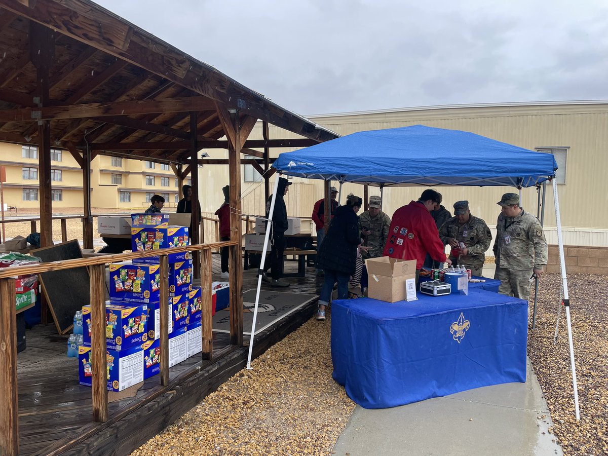 70thRCO's tweet image. ALLONS! It may be cold and rainy on Fort Irwin, but there is a Scout working on his Eagle Project and he’s got Chik-Fil-A sandwiches for sale to support his fundraising. C’mon out and get it while it’s hot. @NTC_UPDATE @11ArmoredCavReg