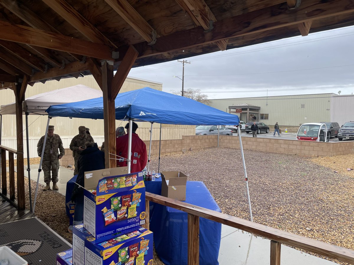 70thRCO's tweet image. ALLONS! It may be cold and rainy on Fort Irwin, but there is a Scout working on his Eagle Project and he’s got Chik-Fil-A sandwiches for sale to support his fundraising. C’mon out and get it while it’s hot. @NTC_UPDATE @11ArmoredCavReg