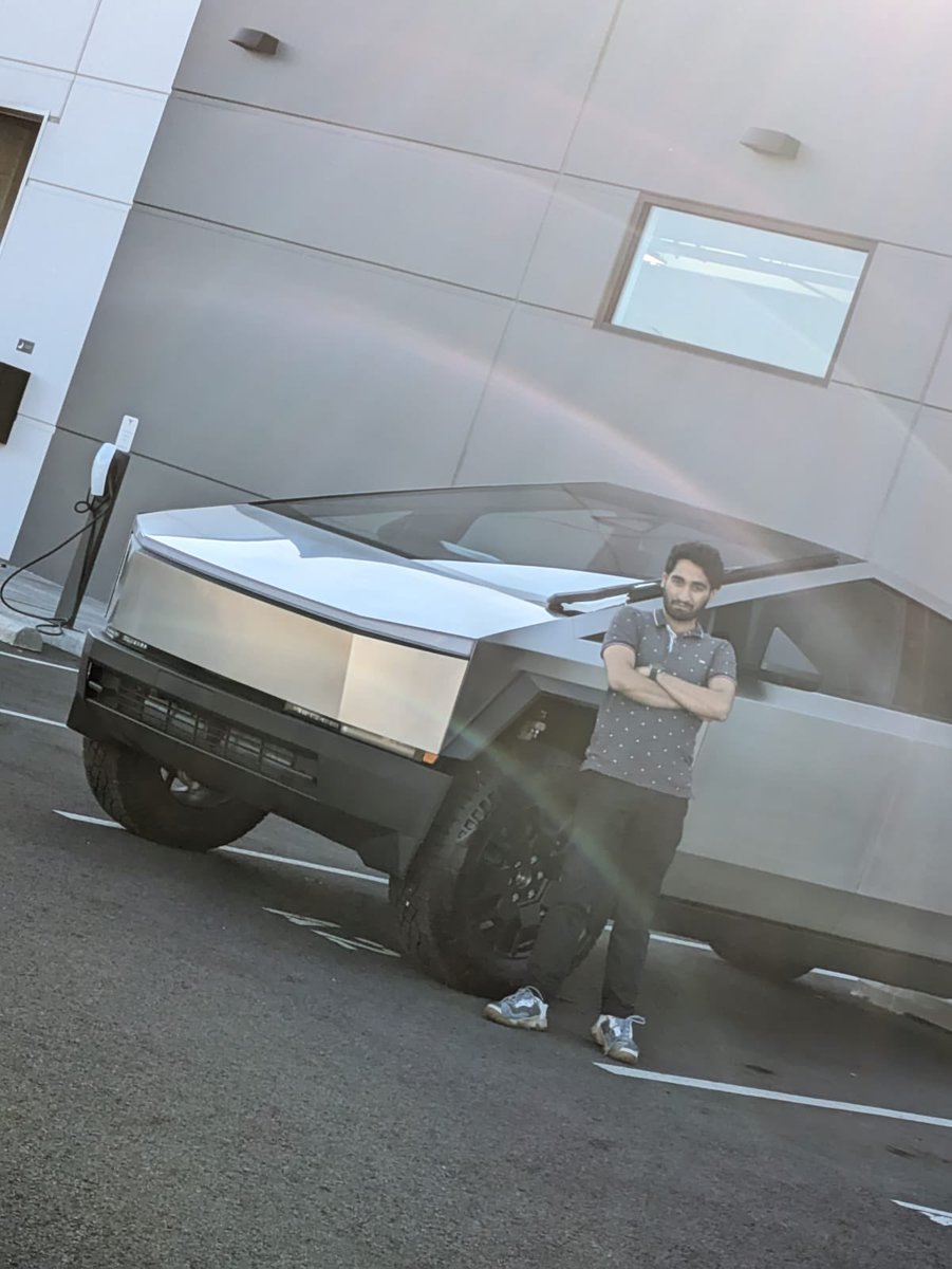 imHarshari's tweet photo. The urge to sell my 5 figure $crypto for this self-driving ‘Tin ka Dabba’. Maybe next year 🙅‍♂️. HODL 🚀to the 🌑 https://t.co/ZfJ0kVeN4X