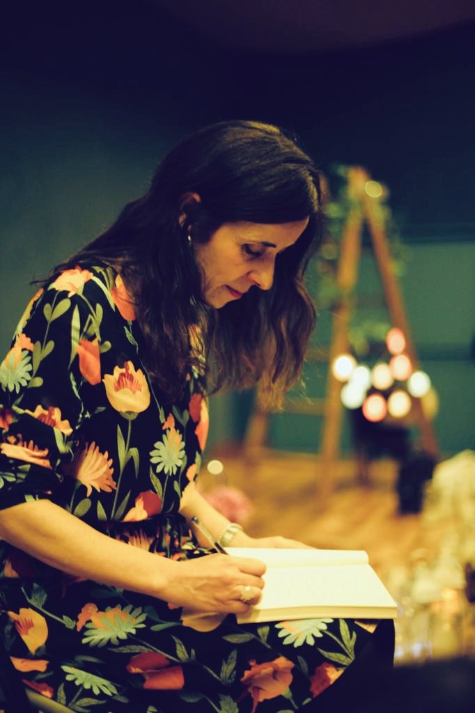 ⏳️Hace un año que presenté 'Oleus'. Ni idea del viaje increíble que me esperaba.

Gracias 🥰 a los que me habéis acompañado. Imposible sin vosotros.

Mi agradecimiento a los lectores y a <a href="/EditoraEx/">Editora Regional de Extremadura</a> por las alas para volar.
#libros 
#librojuvenil 
#literatura
#LibrosRecomendados