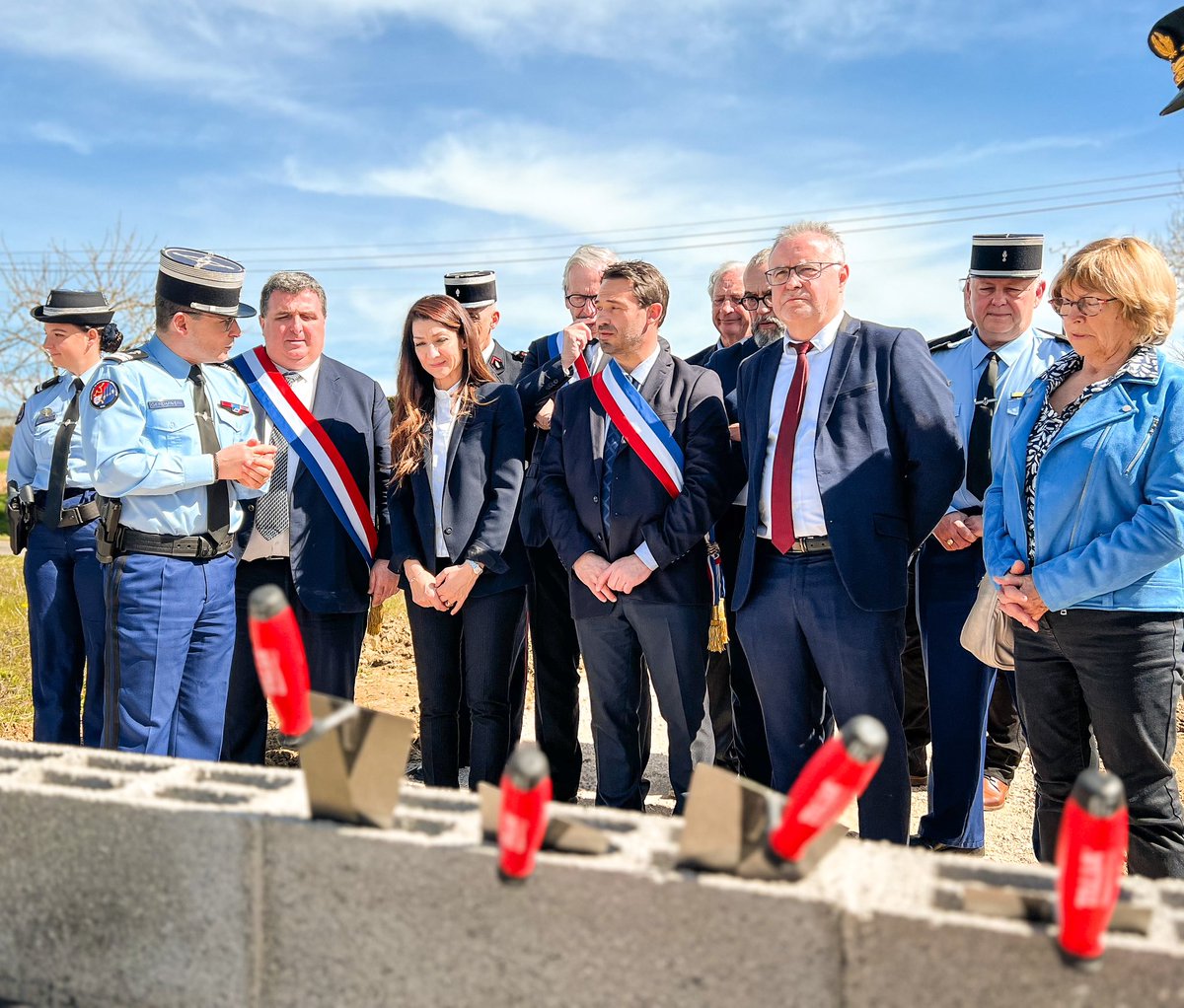 👮‍♀️👮‍♂️ À #Lombez, une nouvelle gendarmerie verra prochainement le jour. Ce samedi, aux côtés de @SabrinaRoubache, nous avons posé la première pierre de cette nouvelle infrastructure. Dans un département rural comme le #Gers, la sécurité de proximité est essentielle, au même titre