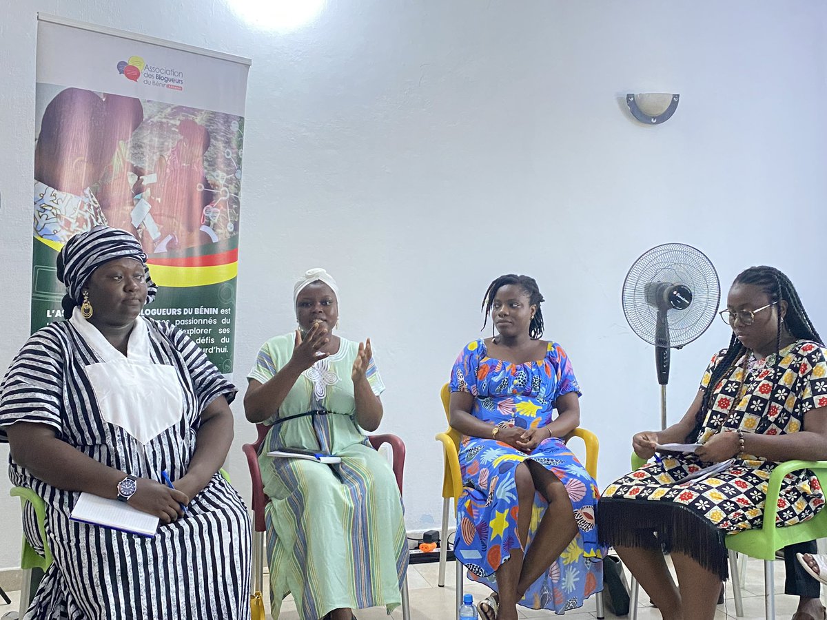 Atelier #Content4WomenRights

C’est l’ouverture de la session ultime, un panel de partage d’expérience : parole aux expertes 

Ganiath Bello, Aichatou Salifou et Mafoya Glèglè racontent leurs histoires aux participantes et leurs expériences sur la création de contenus pour les