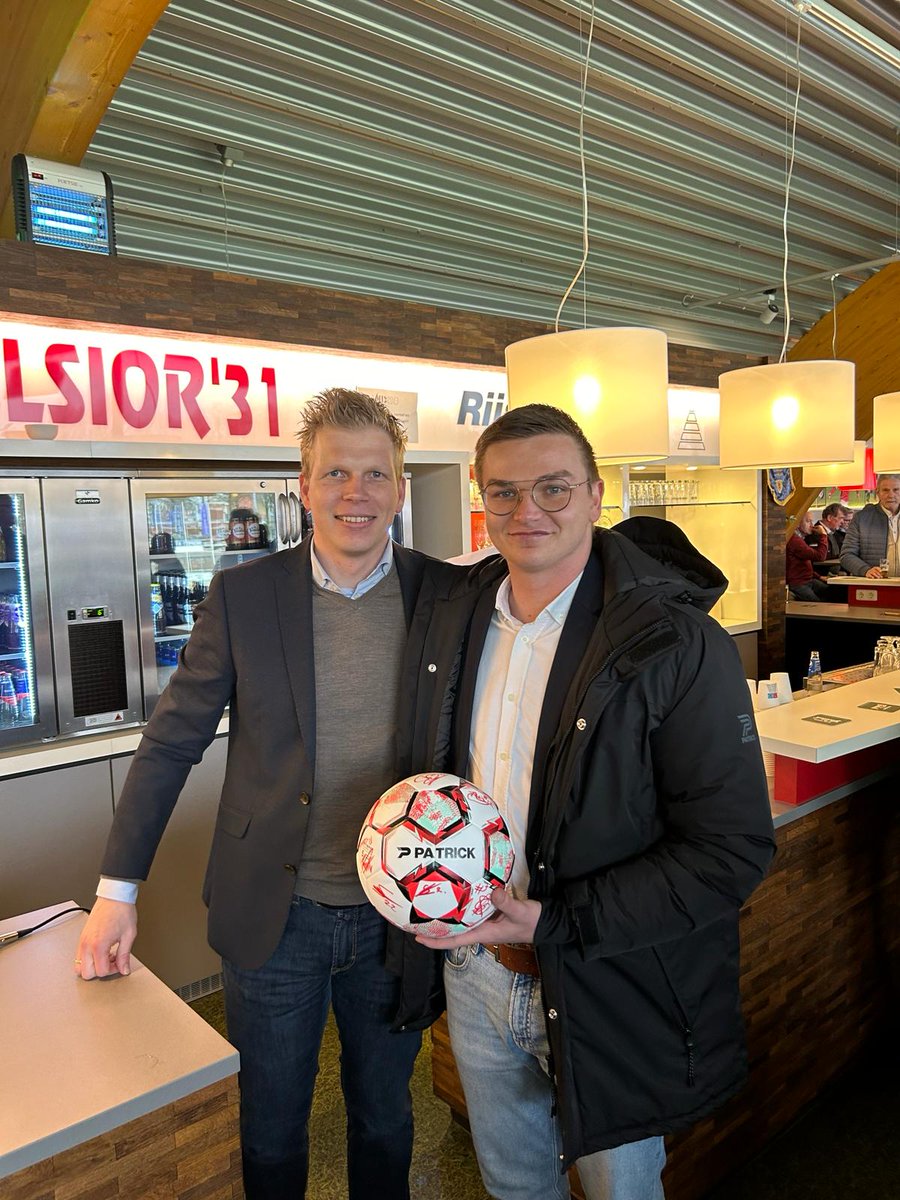 BCExcelsior31's tweet photo. Brandsfit,Patrick en Excelsior zijn een succesvolle samenwerking aangegaan.Onze hele jeugd is van trainingspakken voorzien. De staf bij ieder elftal is van goede kleding voorzien. Resultaat;een prachtige uitstraling en eenheid.Dank Brandsfit voor balsponsorschap en samenwerking! https://t.co/CoOtaUB2Vh