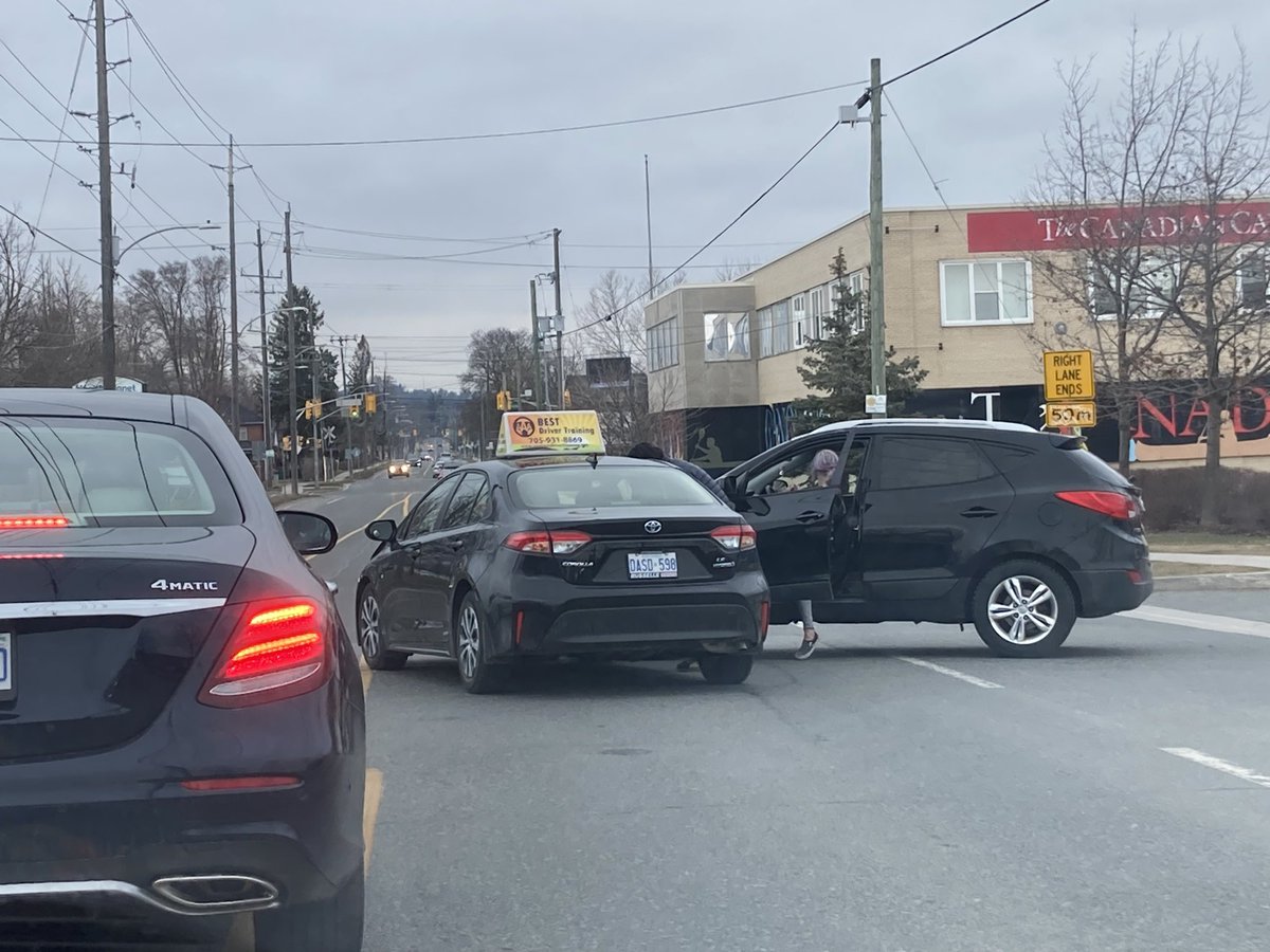 vandergraafly's tweet image. Not the best way to start out 💥😱#studentdriver