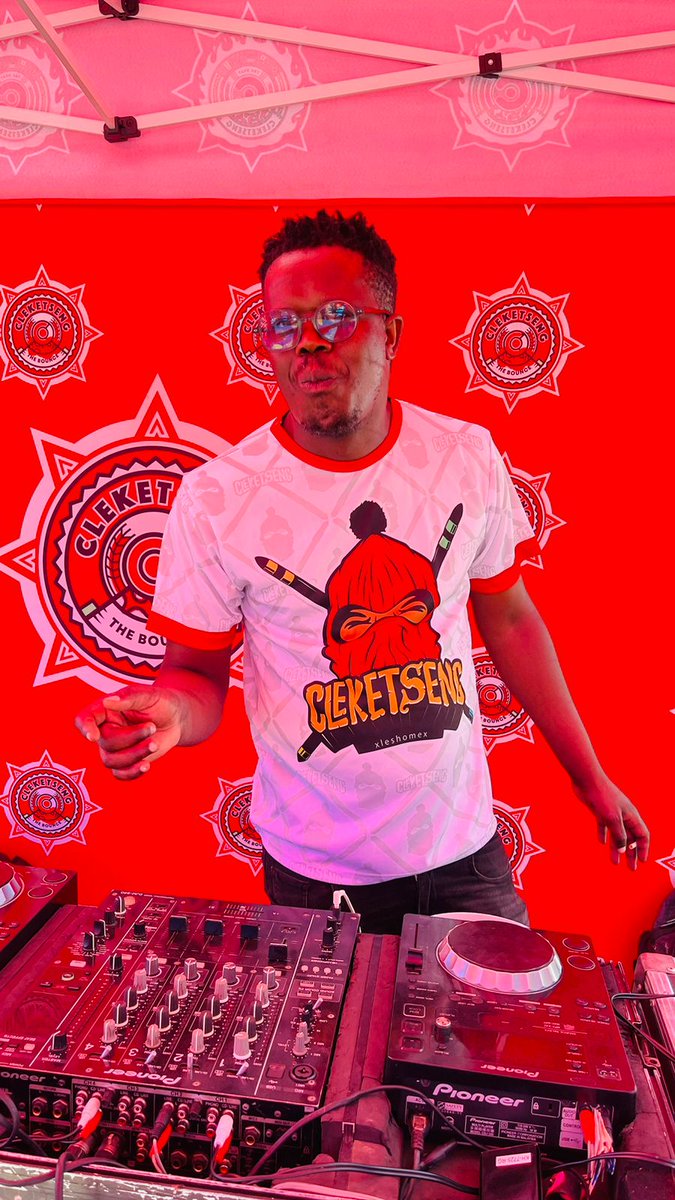 MSL_Relo's tweet photo. Limited Edition of Cleketseng X Sqo t shirt M300.00, if you want one come through to KASI Kota now, last Activation.... Tickets available via #MPesa and #tiketbox for M140.00 and at the gate M200.00.... Coolerbox M50.00 parking M30.00 https://t.co/jnJ2Wt06l4