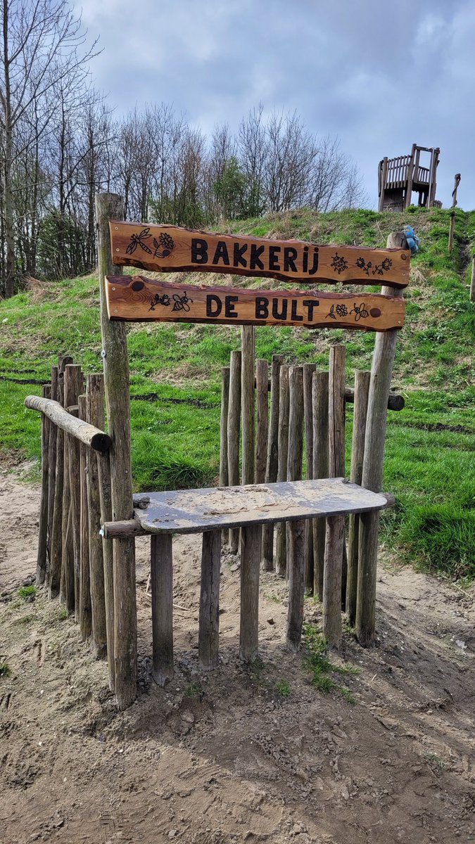 Natuurbelevings's tweet photo. Bakkerij De Bult! Welkom!
Is het geen plaatje? 
Vandaag zijn tijdens de werkochtend op De Bult de nieuwe borden geplaatst door onze #vrijwilligers! De borden zijn ontworpen en gemaakt door zorgkwekerij De Florahoeve 💚
Wij zijn superblij met het eindresultaat! 🤩 https://t.co/STC6wTmpVY