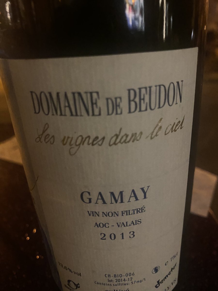 Glou Glou Lucerne - a great find with a wine focus and tasty, original food from 2 young chefs - bravo 👏 Aaron recommended this stunning mountain 2013 Gamay from Domaine de Beudon - vibrant, savoury & singing acidity. They use a cable car to access the vineyards in Valais ! 💕