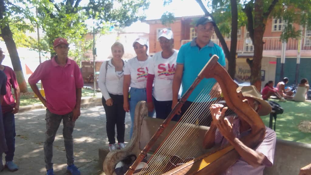 Juntos a Nuestros Cultures del Municipio San Sebastián en el Registro de la Misión Viva Venezuela, compartimos sus experiencias y nos llenamos de ese gran aprendizaje que hoy en dia gracias a Nuestro Presidente @NicolasMaduro , son Reconocidos como Cultures de la Patria..