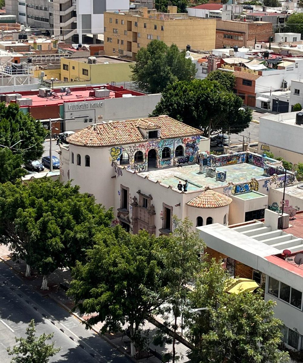 En el estudio se argumentó que los problemas en Carranza, empezando por la seguridad se deben a una falta de habitabilidad y vivienda que promuevan "ojos en la calle", sumado a la falta de mantenimiento a la avenida y a los inmuebles que hay en ella, entre otros factores.