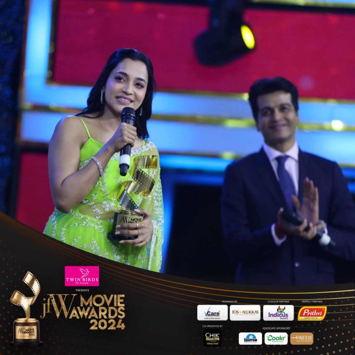 .@abarnathi21 wins Best Actress in a Supporting Role, presented by @VinayRai1809 ! TWITTER: Title sponsor- @twinbirdsonline Powered by - @vcaregroups @josalukkas_ Perfect partner- Prithvi women's inner wear Colour partner - @indicus_in Co-presented by - chik_india Associate