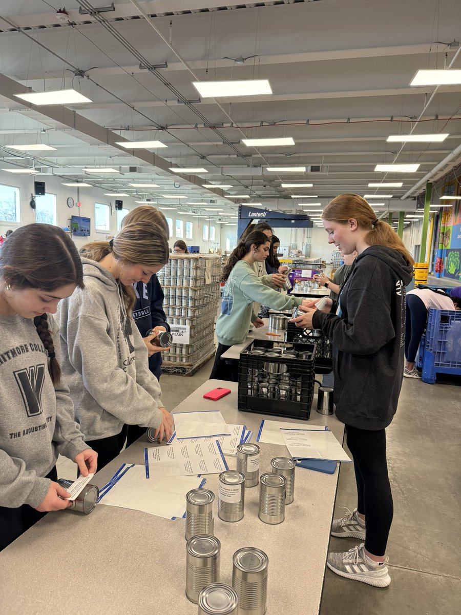 NRMS Honor Society volunteered today and labeled 5,775 lbs of canned pears this morning! What a great experience! #NRinspiregreat #wefeedcle @CleFoodBank