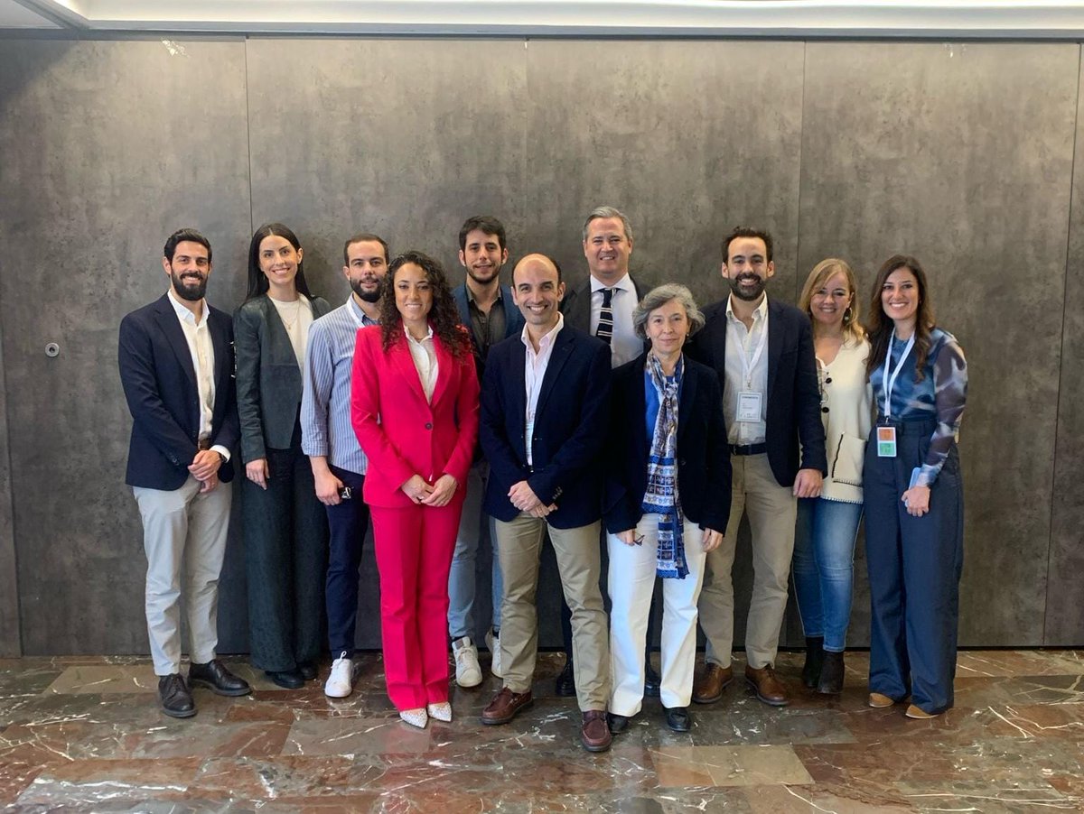 Neumosur's tweet photo. Y casi a punto de terminar la última jornada del 50º Congreso Neumosur, reunión de los Coordinadores de Grupos de Trabajo con la Junta Directiva. Muchas ideas y ganas de mejorar, facilitando oportunidades para investigar.

Si aún no perteneces a los Grupos de Trabajo, anímate!! https://t.co/GcKNsTgYjD