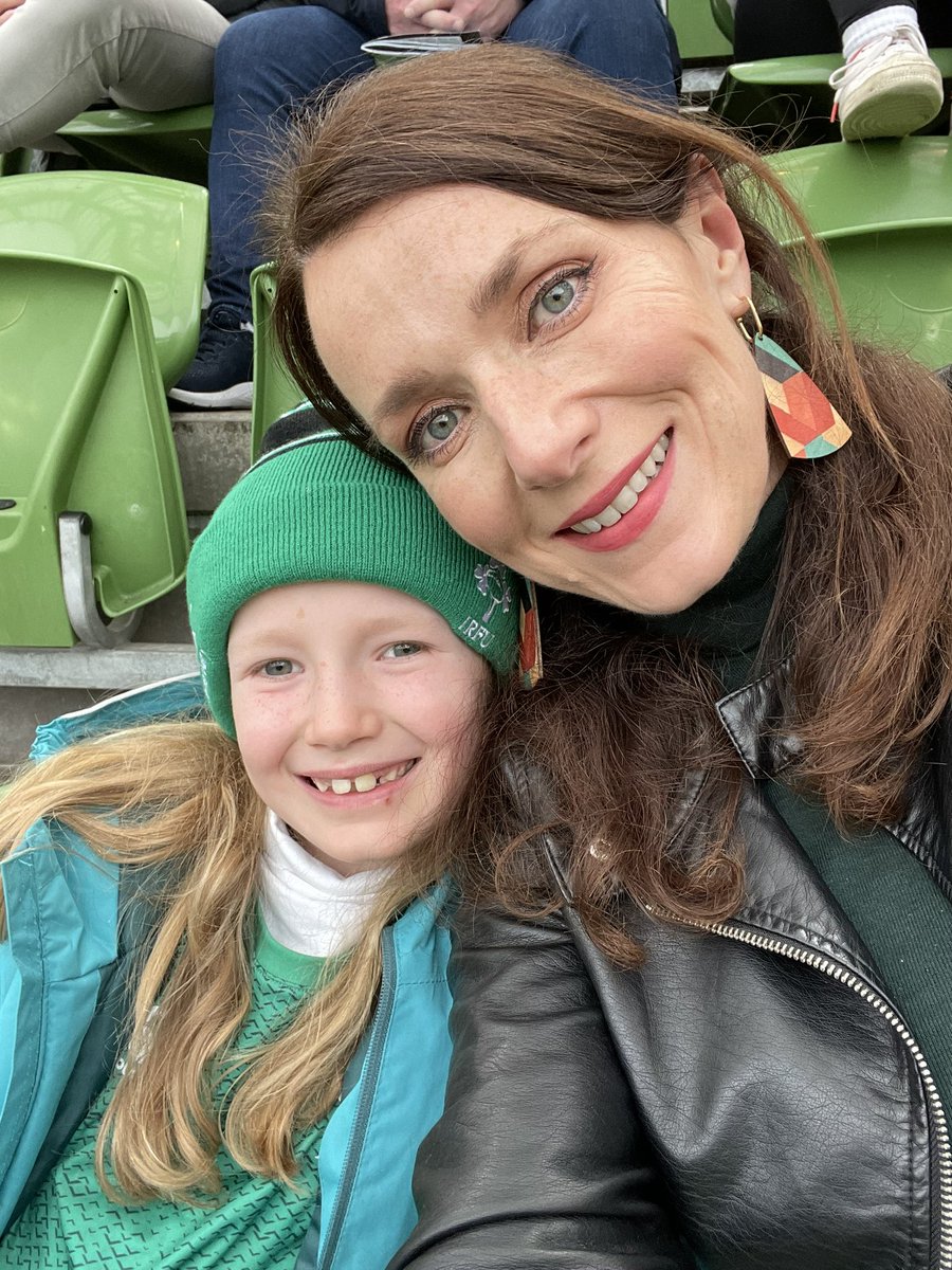 #shouldertoshoulder