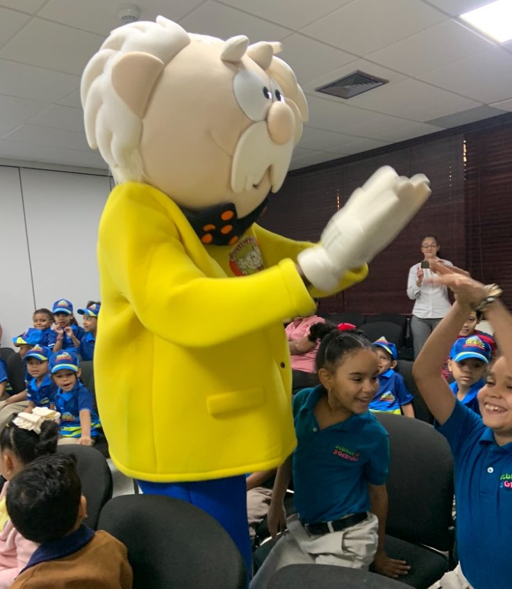 También el lunes, en la sede del <a href="/BancoCentralRD/">Banco Central de la República Dominicana</a> de Santiago empieza a las 9:30 un taller con la historia del dinero y la función del Banco Central como institución reguladora. Esta semana los científicos y científicas están en asuntos económicos!