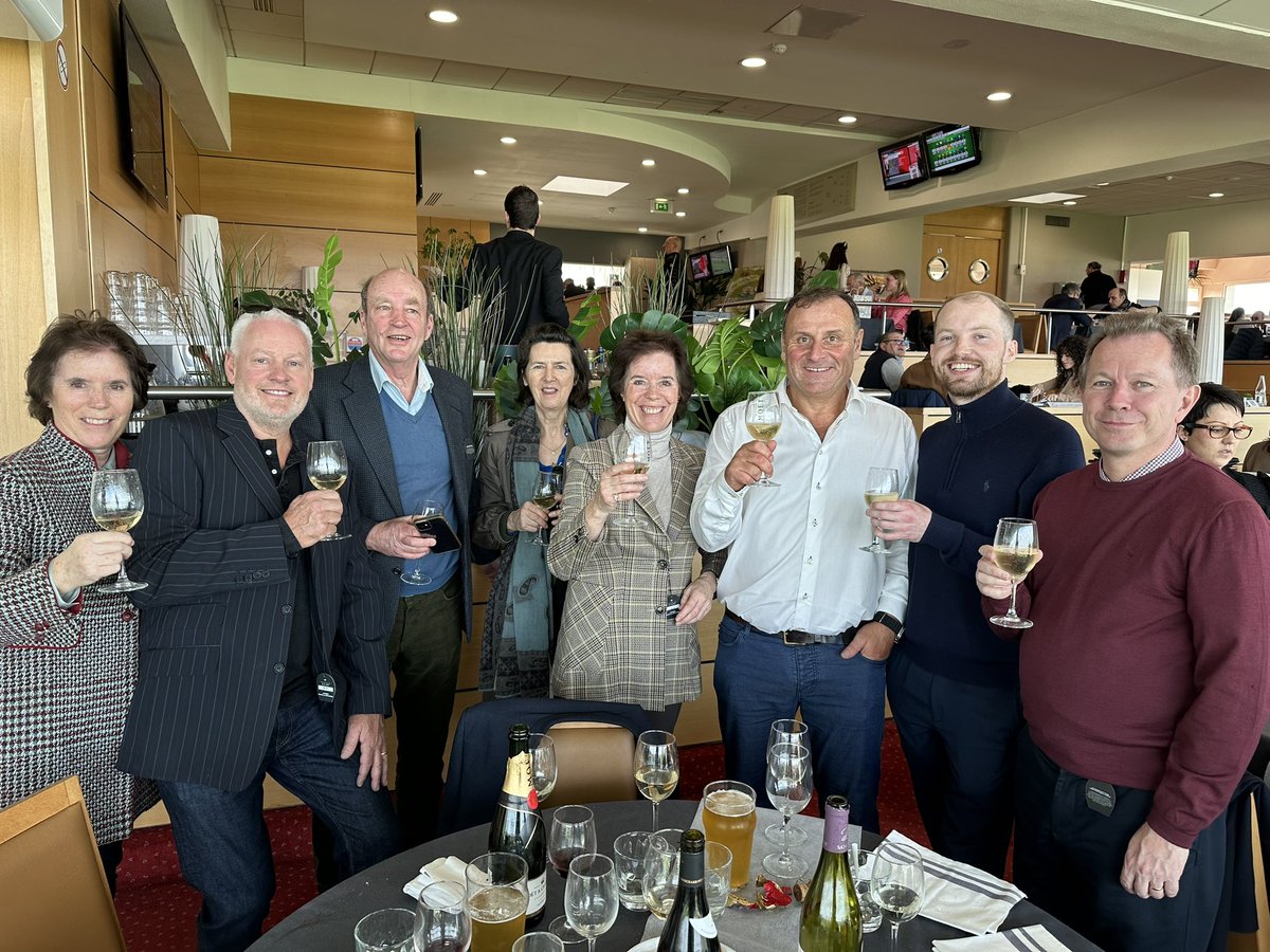 Some filly 🐎…..💨
Chic Colombine bolts up in the Listed Prix La Camargo for <a href="/georgeboughey/">George Boughey</a> and <a href="/HighclereRacing/">Highclere</a>. And a first stakes winner for young jockey <a href="/loughnane_billy/">Billy Loughnane</a> 👏