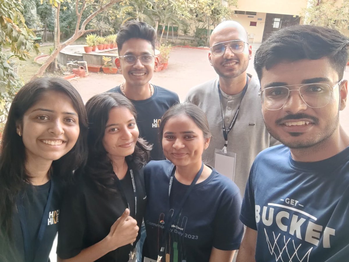 rahulkarda2002's tweet photo. Hey Hackers, I'm at the GitHub booth at #HackHive @techhunterssss. 

Excited to explore more about @GitHubEducation and education pack. #GitHubAtHackHive #techhunterssss https://t.co/3VuodW2siD