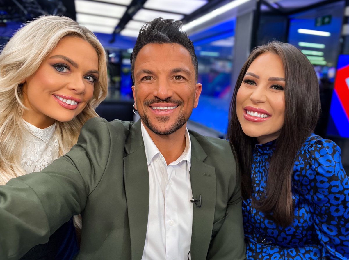 Saturday Morning Live 📺💥 Gorgeous way to start the weekend: non-stop laughter with @MrPeterAndre & @elliecostelloTV while presenting the showbiz roundup on @GBNEWS 🎥🎶