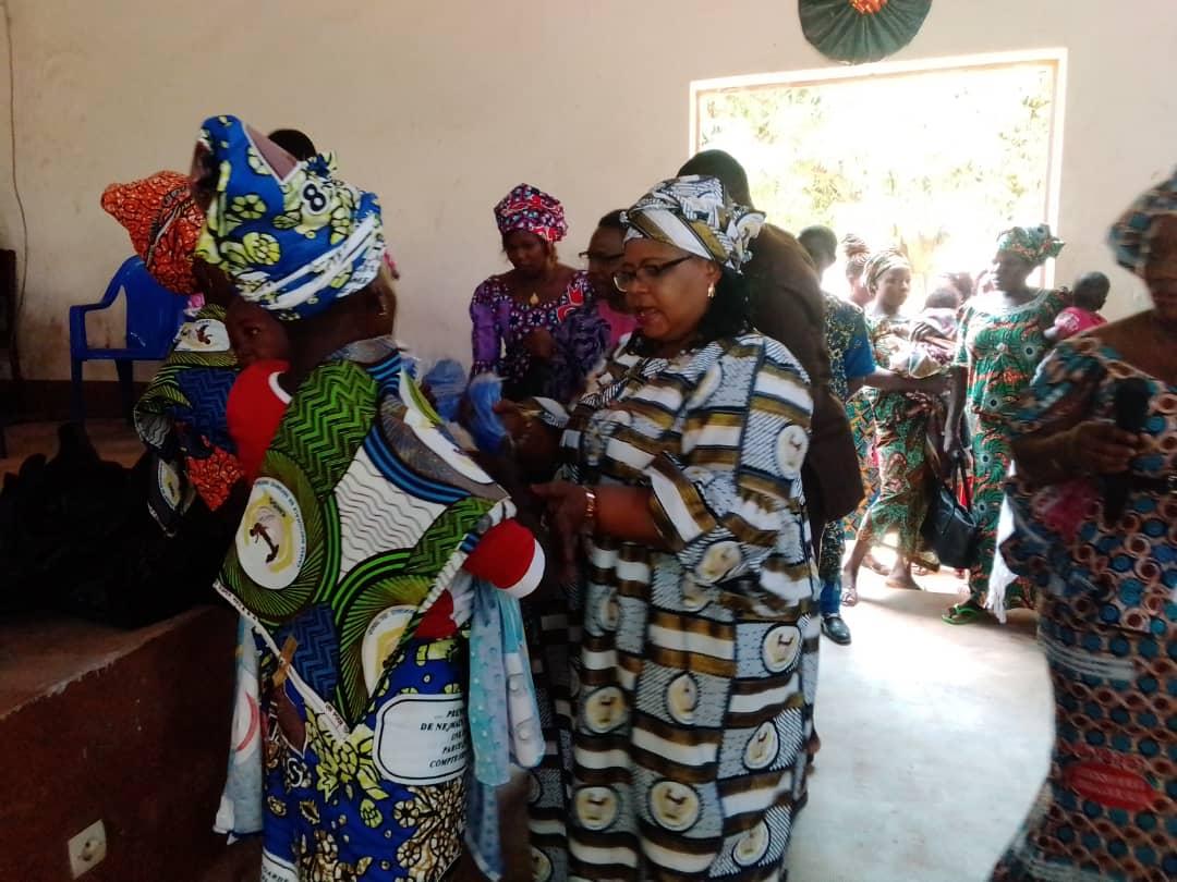 AtiotaTouni's tweet image. Célébration en #différé de la #journée des droits de la femme par les femmes de la @2Doufelgou. Ce fut un moment solennel emprunt de convivialité et  d'engagement des femmes dynamiques de #Defalé pour la  liberté et leurs droits 
@2Doufelgou
@AIMFrancophones @fct228
@UCLGAfrica