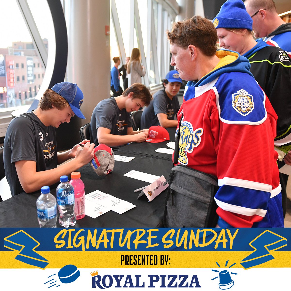 Everybody's favourite day, Signature Sunday presented by <a href="/RoyalPizza/">Royal Pizza</a>!  ✍️

Stick around after tonight's game for an autograph session with your Oil Kings!