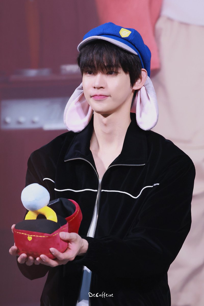 DeCaffeine_ tweet media