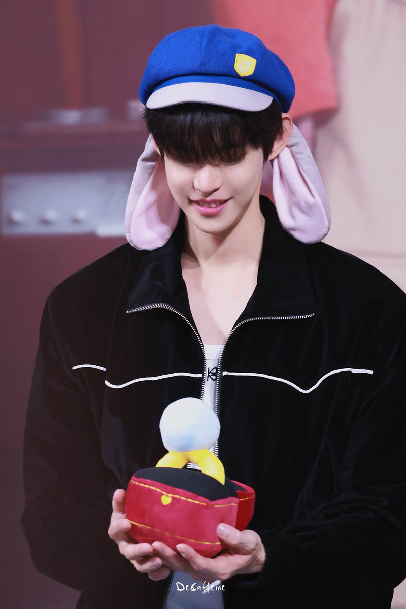 DeCaffeine_ tweet media