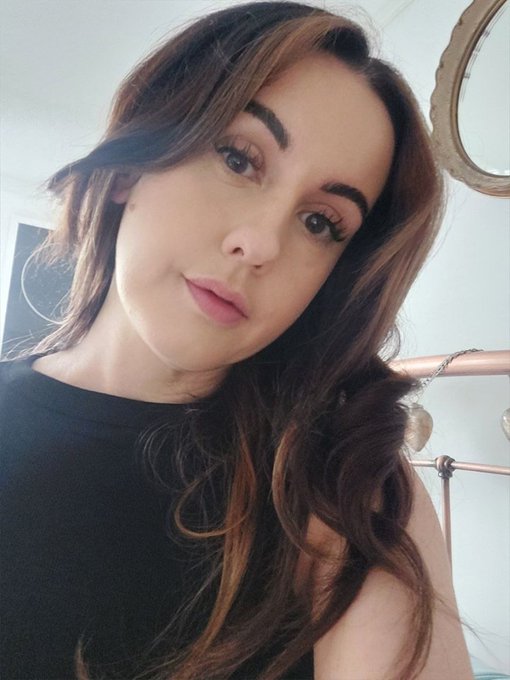 Right..let's get the weekend started properly...drinks o'clock https://t.co/iU8JOZcCZA<a href="/tag/titsouttuesday"class="tags"><span>#titsouttuesday</span></a>