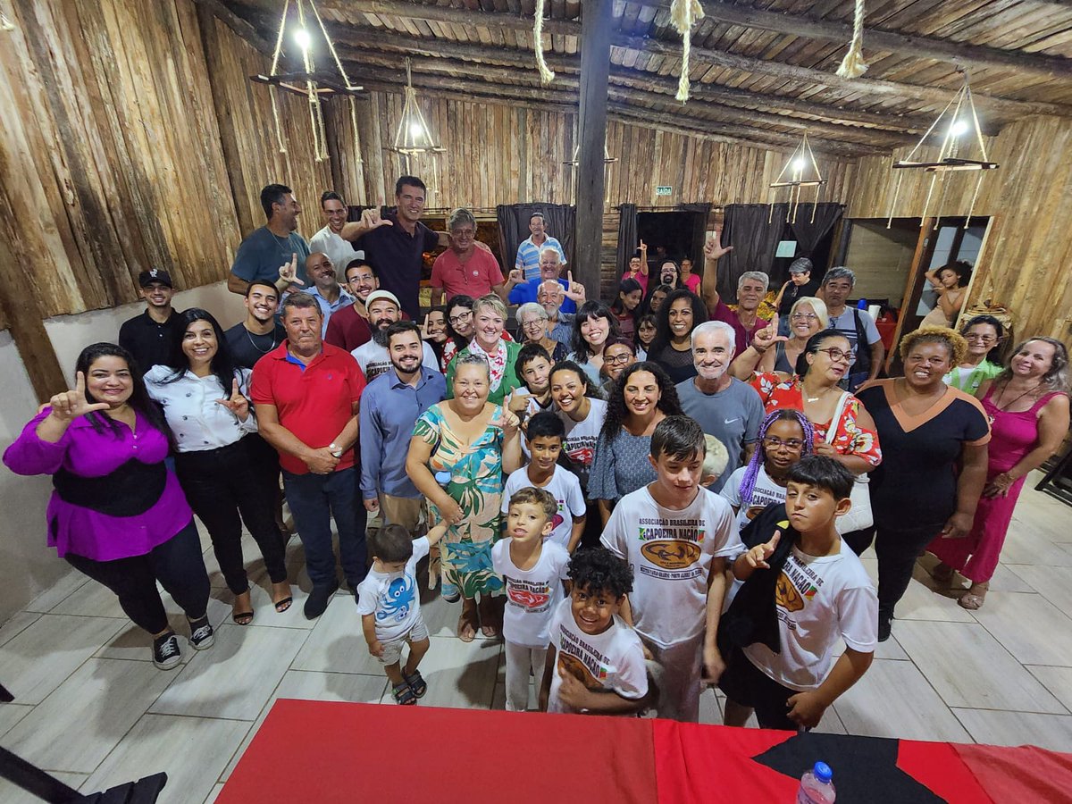 ptpassodetorres's tweet photo. Na última quinta-feira, o PT recebeu a Deputada @lu.carminatti em Passo de Torres. O evento contou com o pré-candidato a prefeitura, pré-candidato a vice e pré-candidatos a vereança.
O evento contou com uma apresentação de capoeira.
Rumo à vitória! #PTPassodeTorres #Jef2024 https://t.co/PfBOnkyzTl