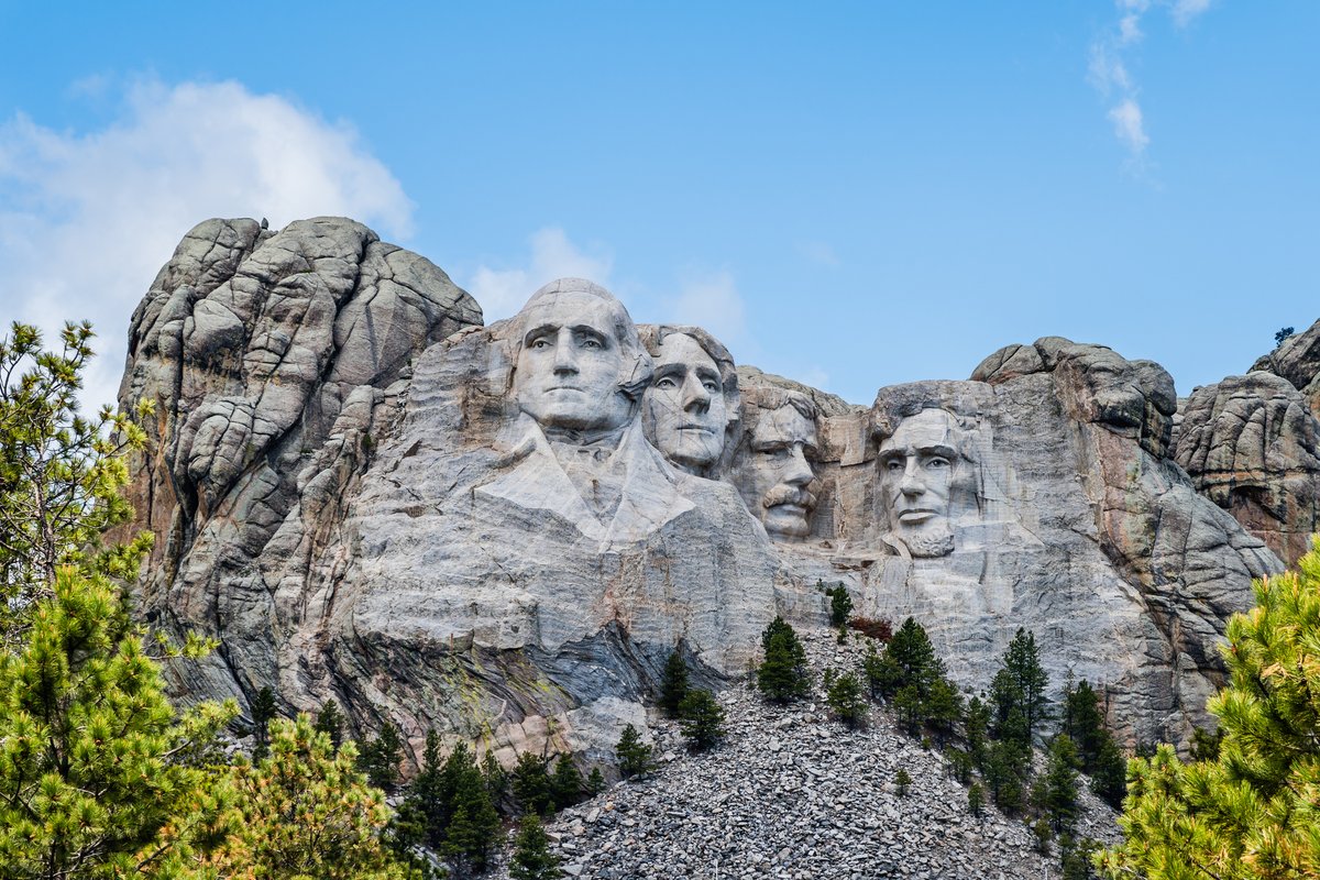 Did you know the top of Mount Rushmore is 5,725 feet above sea level? Plan your visit at mtrushmorenationalmemorial.com. #MtRushmore #MountRushmore #VisitSouthDakota #SouthDakota #XanterraTravel