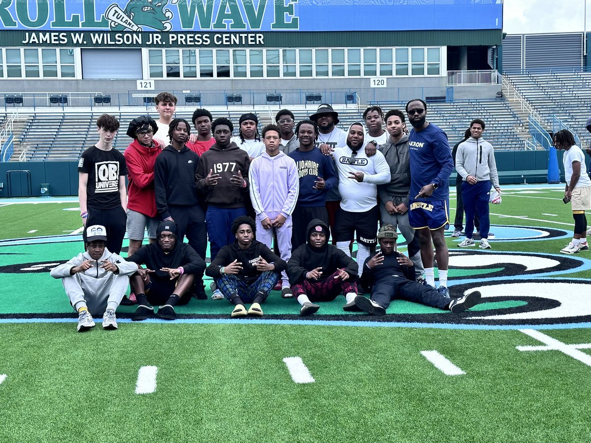 We had a great tour last weekend @GreenWaveFB Tulane during our Battle 7v7 at NOLA Tour. Thank you to the staff and coaches! @CoachCraddock @EvanMckissack @CoachJonSumrall @CoachCraddock @ColeHeard_GM @coachtufbpd @TulaneAthletics @NYHUSTLE7v7