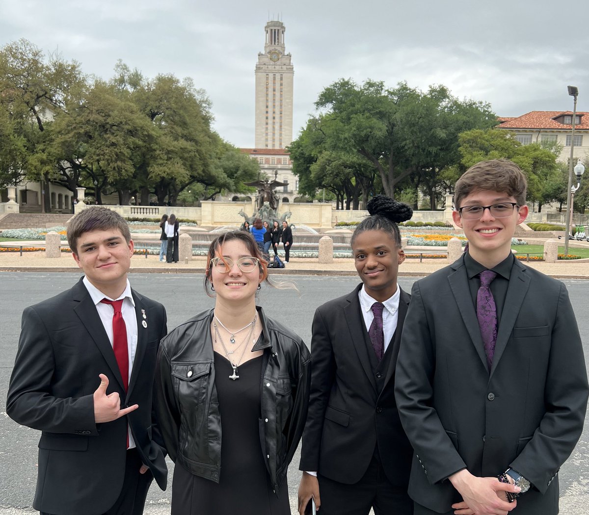 Hanks High & Eastwood High out here reppin’ THE District @YsletaISD in Austin, TX at UIL CX Debate State‼️🤙🤘#THEdistrict #YISD #HanksKnights #EastwoodTroopers @yisdfinearts #UILstate #SpeechAndDebate