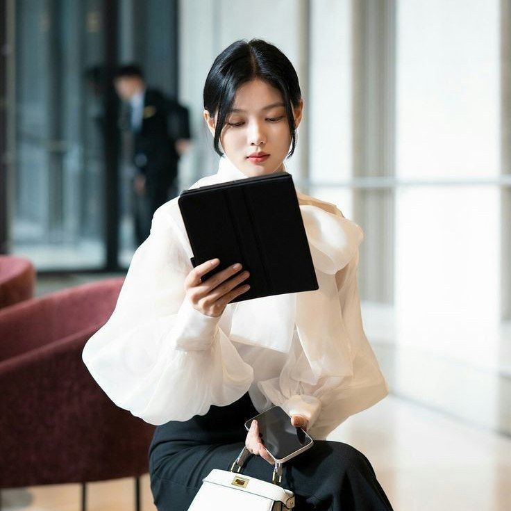 ♡ Hᴏᴜsᴇ
| Work trip  [ 🪷 ]

Me preparando para o trabalho na semana, estou animada. Obviamente, também estou nervosa, é um recinto totalmente diferente, mas, adoro desafios.