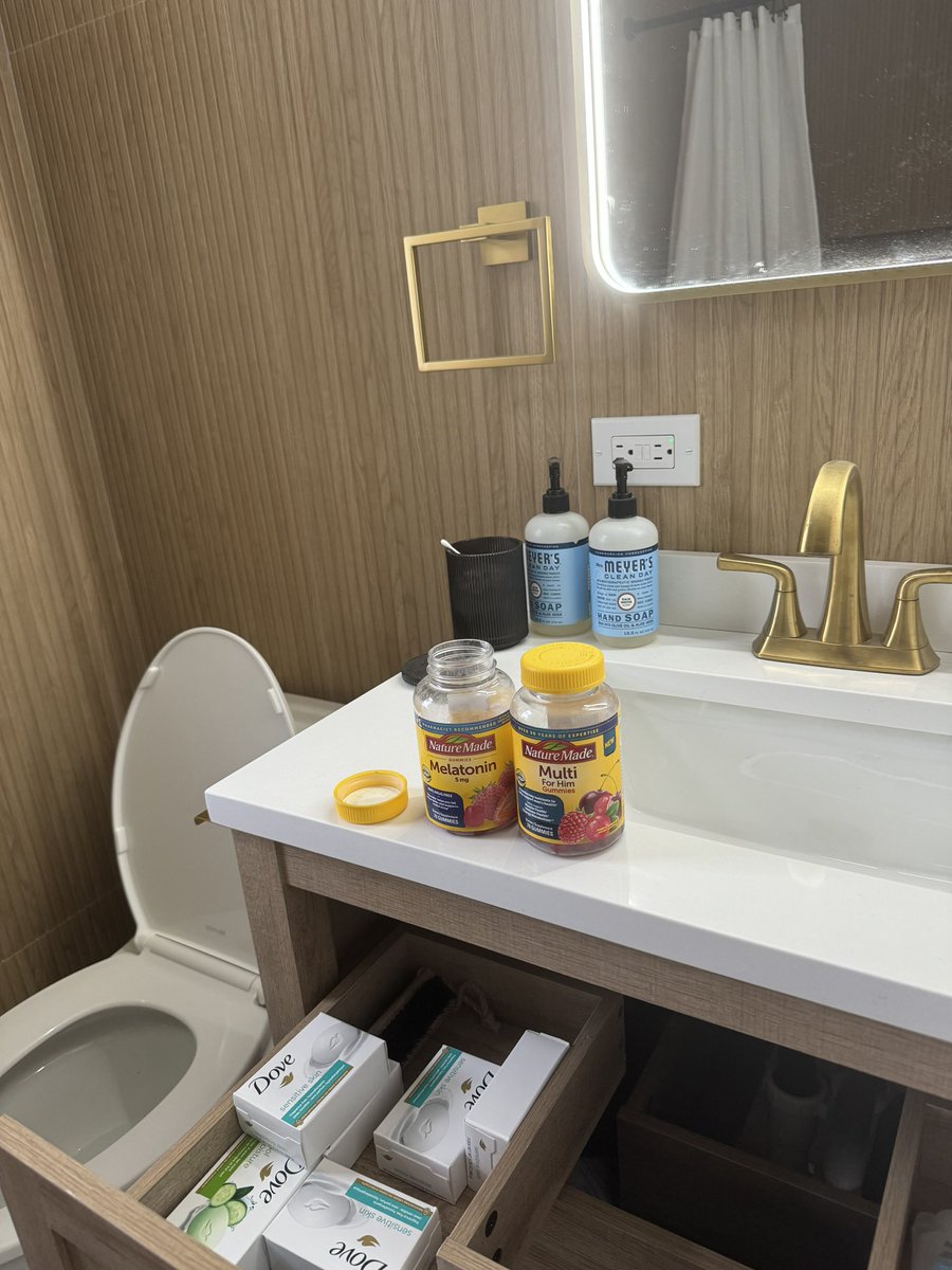 Jerrythekid21's tweet photo. Off to a hot start today. Took melatonin instead of my multi vitamin. https://t.co/5VWXDGMGqF