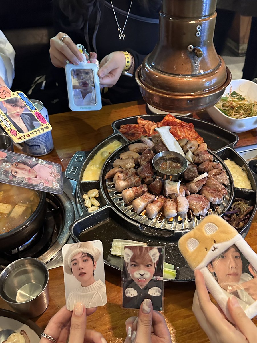 sourireBBH_'s tweet photo. 큥파 뒤풀이 . . . ♡ https://t.co/lKVFsm8RrZ