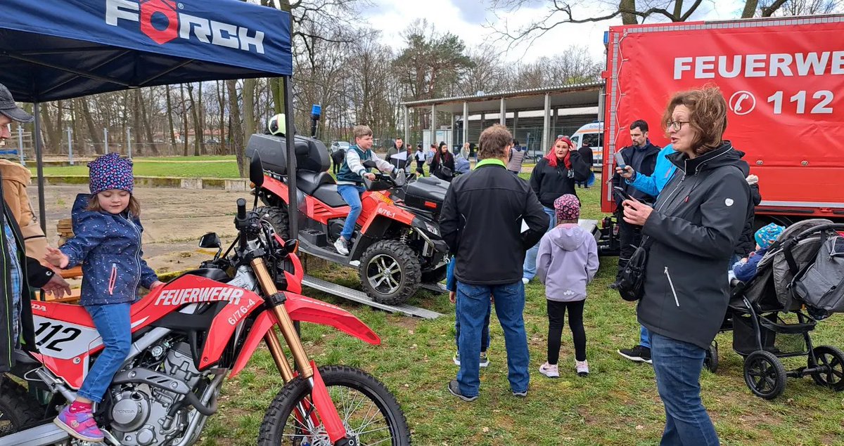 Heute unterstützten wir die Blaulichtmeile Cottbus mit der Komponente ' Führung und Unterstützung im Gelände' sowie der Betreuung des Feuerlöschertrainers und beteiligten uns so an der der Benefizaktion für die Kinderkrebshilfe und dem Ronald MC Donald Familienhaus 👩‍🚒👨‍🚒🍀.