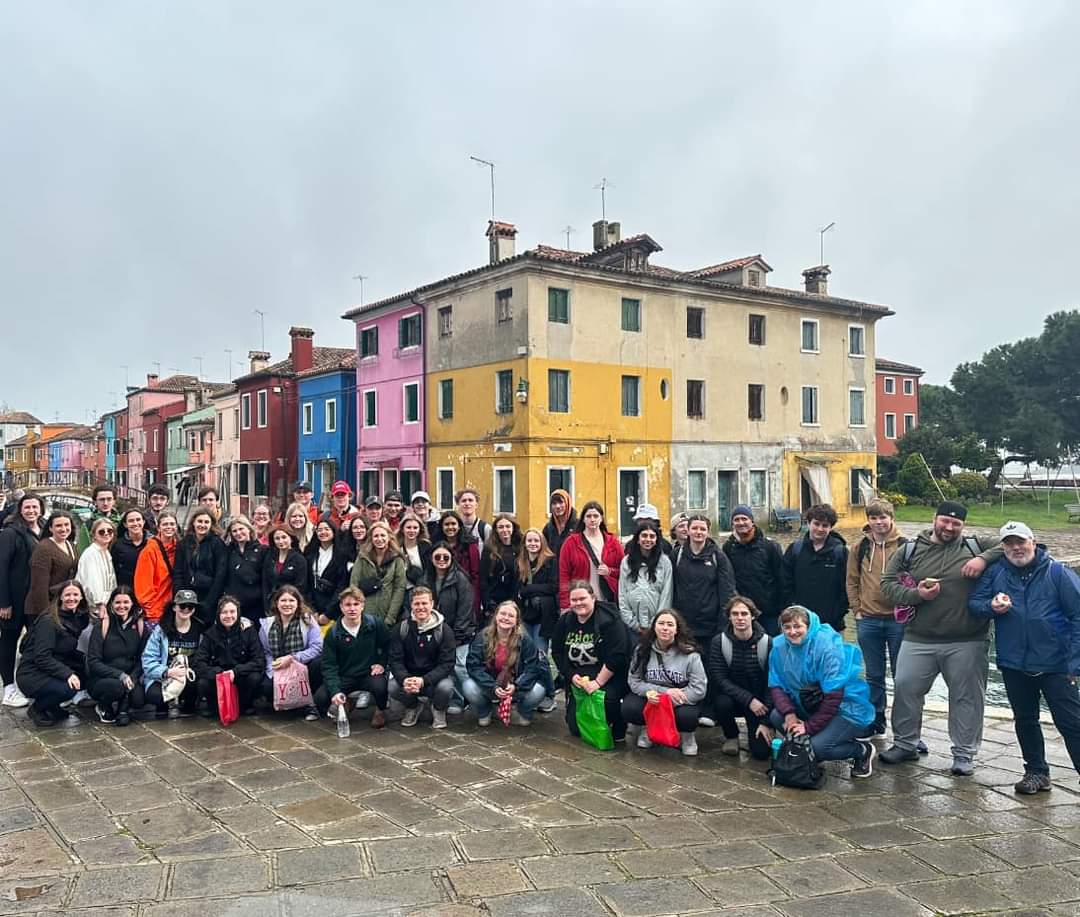 Italy with this crew from <a href="/BishopSmithCH/">Bishop Smith Catholic High School</a> was AMAZING! #Rome #CinquesTerre #Venice #Florence #Pisa #Verona <a href="/RCCDSB/">RCCDSB</a> #gelato  #makingmemories 🇮🇹