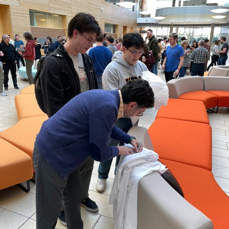 We had a great turn out at our last Friday LSI seminar with @ardemp Patapoutian. Seeing students wanting a Nobel laureate's autograph on their lab coats was sweetly geeky. Thanks to the LSI trainees for helping organize.