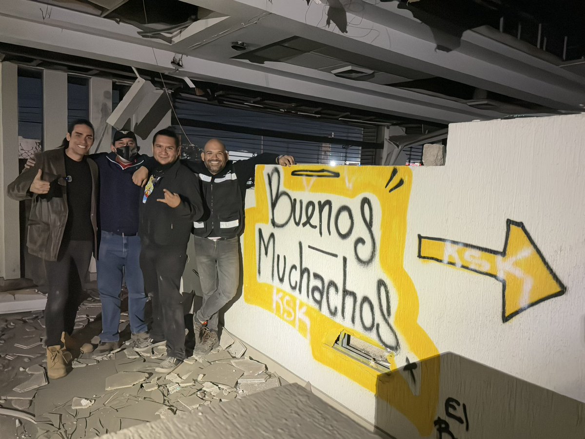 Andazury's tweet photo. 👻Lugares Legendarios buscando la puerta al infierno. Exploracion urbana galerias filtrantes #urbex
https://t.co/Wz3CtM0Rxo https://t.co/amrK7uV6gU
