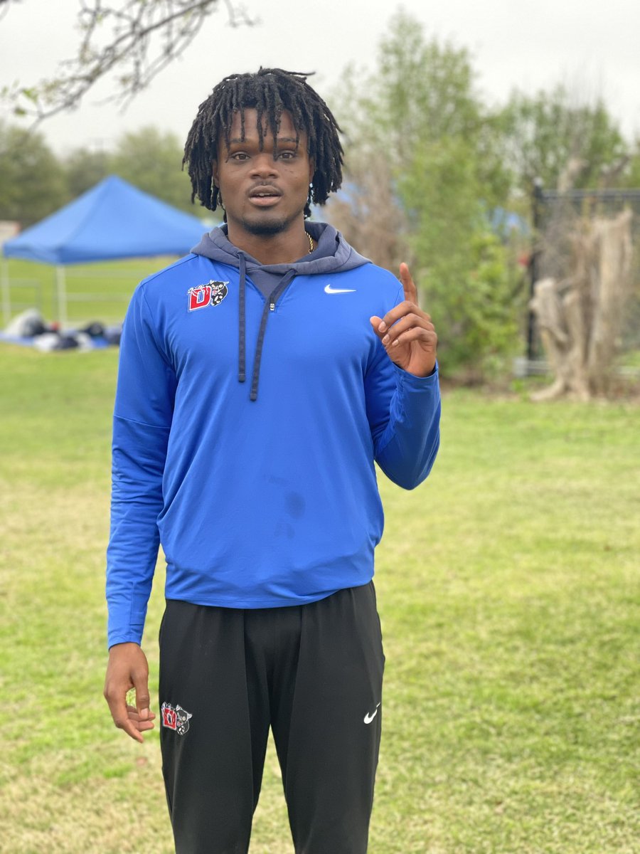 Sr. Jason Jefferies won 🥇 in the 400m with a time of 49.40! Unsigned senior. #DuncanvilleFAST #THISYEAR #Unsignedsenior