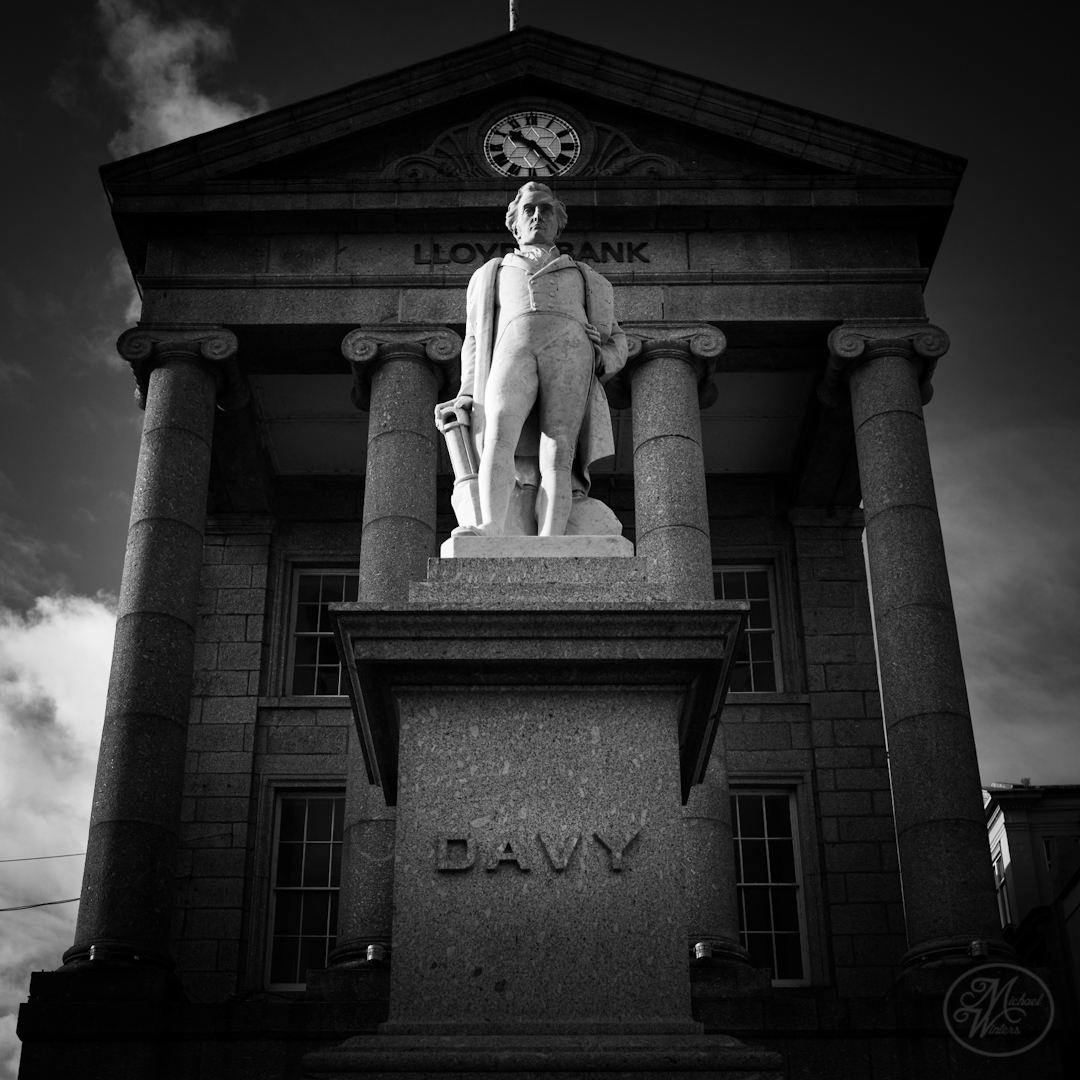 The Sir Humphry Davy statue observing the goings on down Market Jew St. #Penzance #PenzanceForever #Penwith #Kernow #Cornwall #History #Mining #SaturdayMood #PHOTOS #PhotoMode #bnw #bnwphotography #Monochrome #Mono #blackandwhitephotography #blackandwhitephoto #Scienceweek