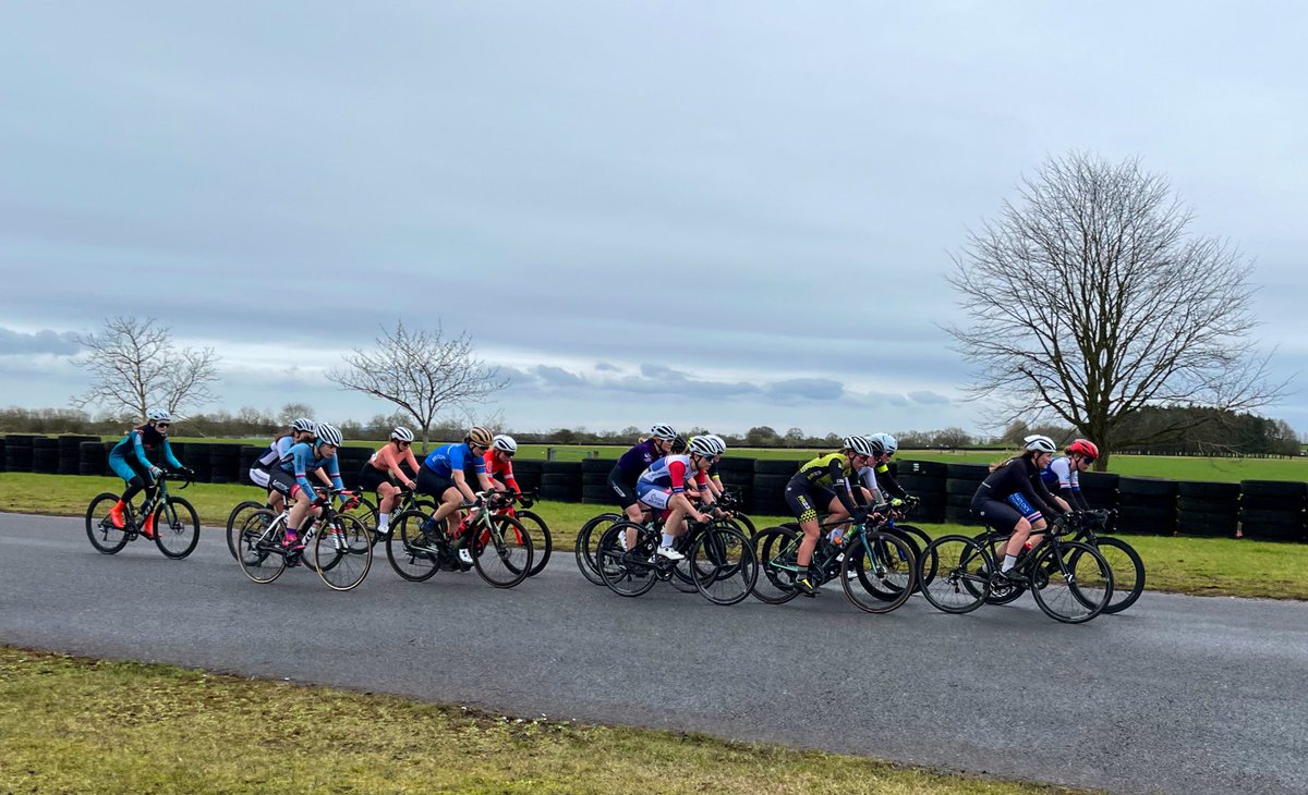 A nice afternoon out watching some mates keep warm @BritishCycling #darleymoor