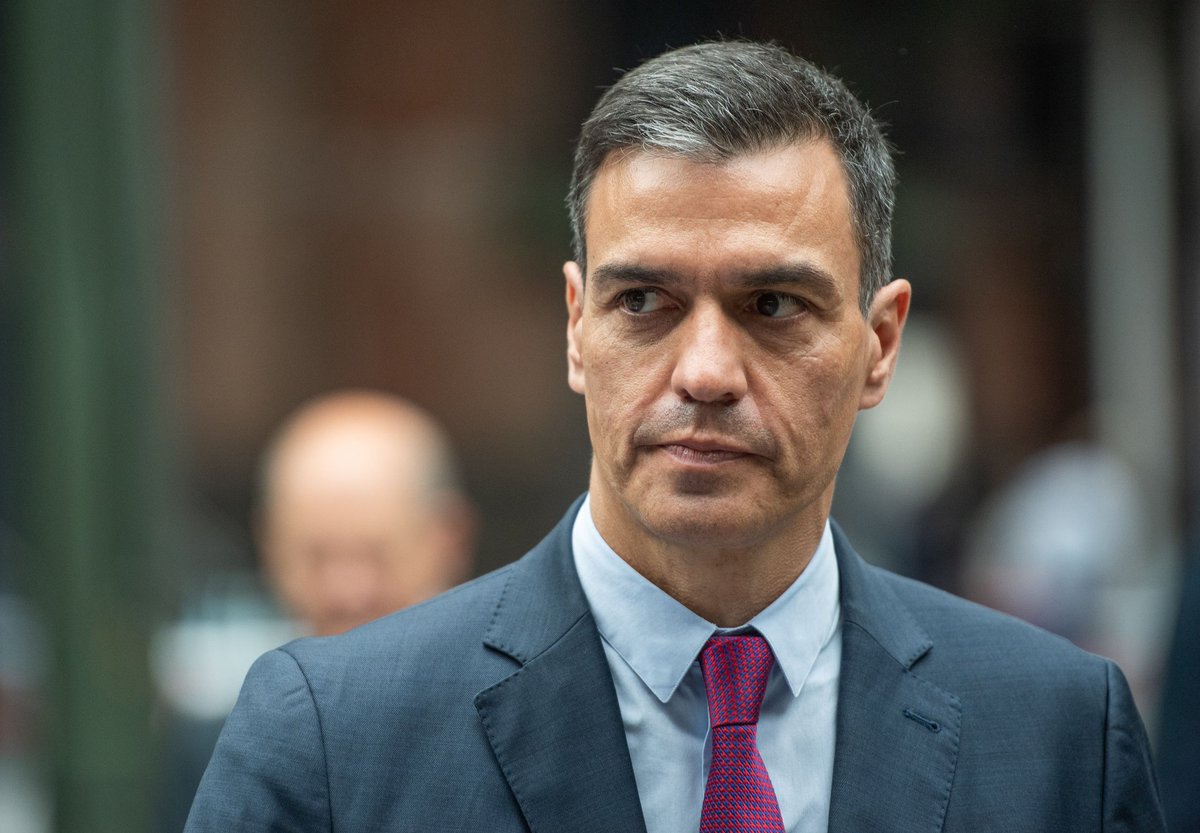 ¿Te gustaría que Pedro Sánchez negociara un referéndum para Cataluña?

🔄 SI
❤️ NO