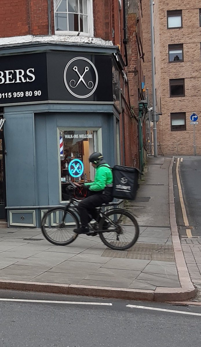 This takes some skill, cycling uphill, whilst texting. I guess it comes from extensive practice. Perhaps with a little more he could graduate to actually using the road? Perhaps our bankrupt council could raise some cash by fining these guys?#NormalForNottingham #DontTipTheseGuys