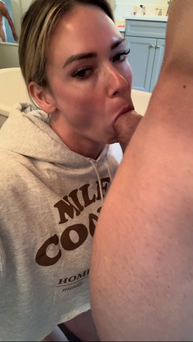 Milf n cookies, and sucking dick ? https://t.co/cwzYbpcmrj