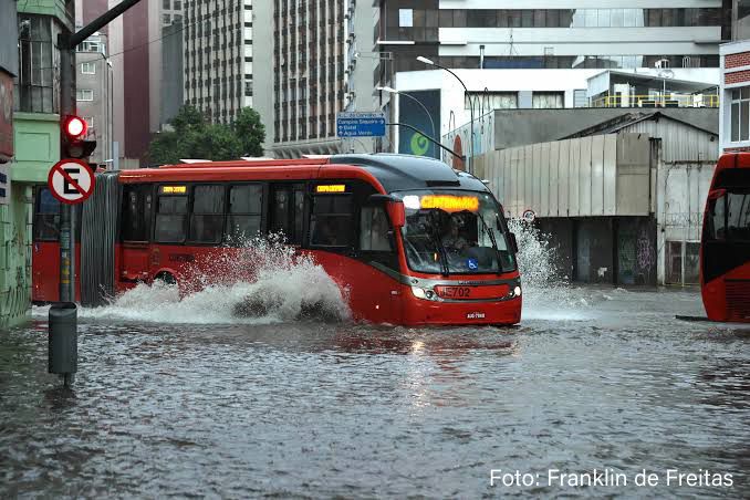 Hoje é o Dia Nacional da Conscientização sobre as Mudanças Climáticas. Uma data para repensar atitudes e o impacto delas no planeta — e também para lutarmos ativamente por um amanhã melhor para Curitiba, fiscalizando e legislando pelo meio ambiente.

Vamos em frente!!! 👊🏼🌎✨
