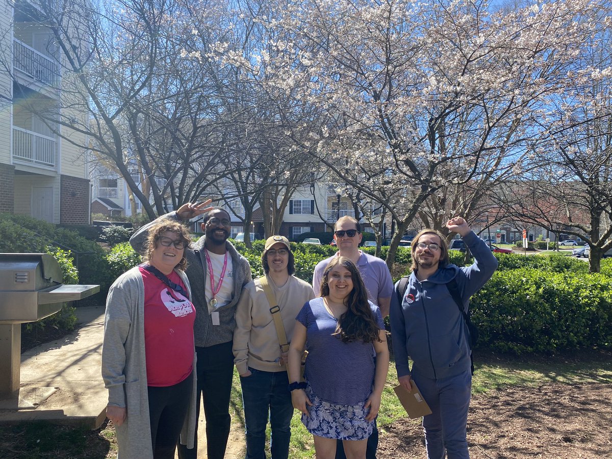 We’re out on a beautiful spring day to talk to tenants about rent stabilization and urging the MoCo council to pass rent stabilization regulations! Send a letter here! @StompSlumlords actionnetwork.org/letters/tell-t…