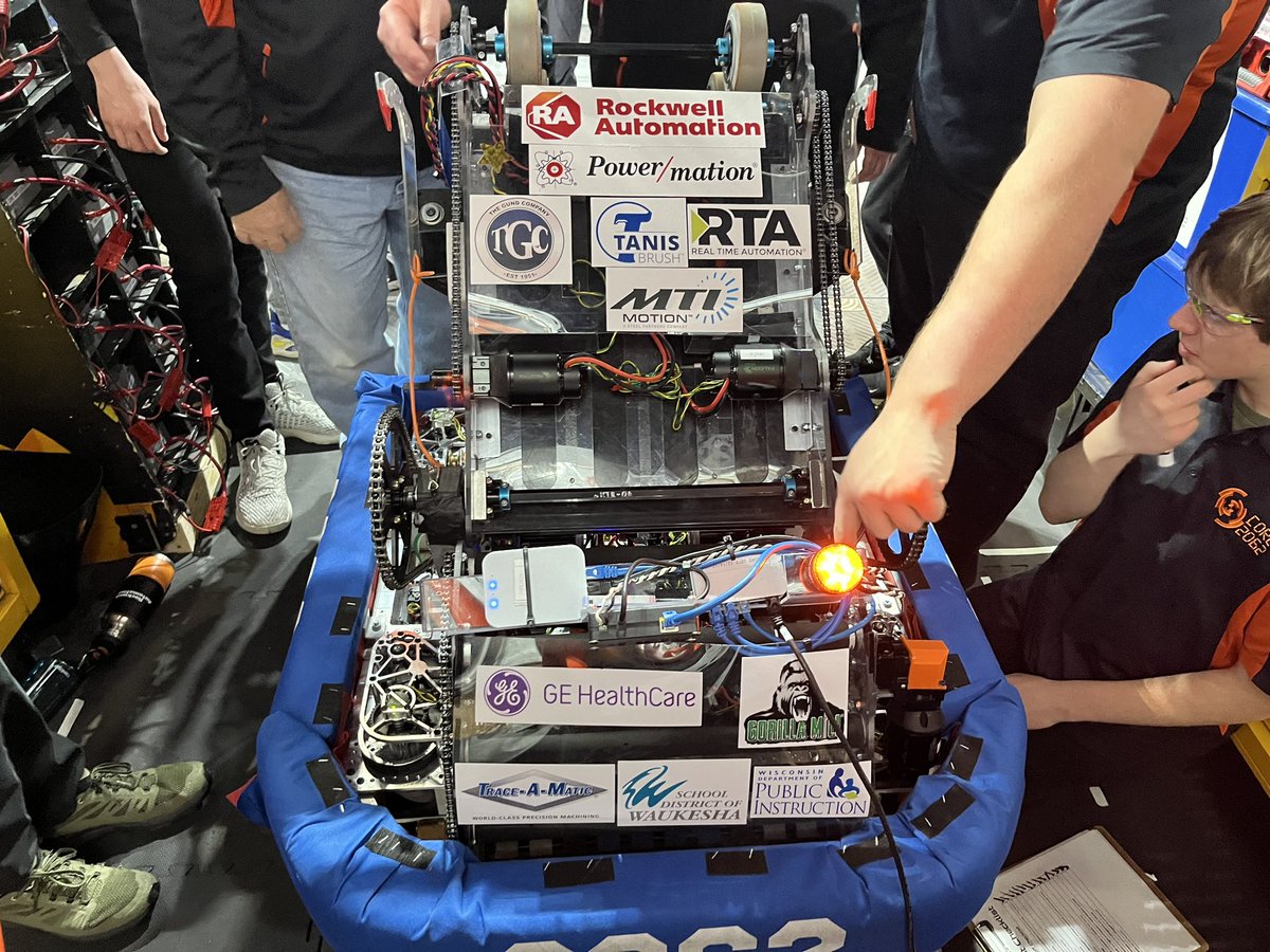 We’ve reached the first break of the Wisconsin Regional. We’ve played 2 matches so far, where we’ve gone 1-1. Not only that, but our FOUNDING MENTOR gave us a visit today! 5 more matches until the end of the day.