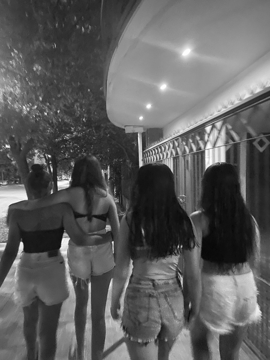 y aunq aveces se pasen de raritos, son lo mas lindo q tengo❤️‍🩹