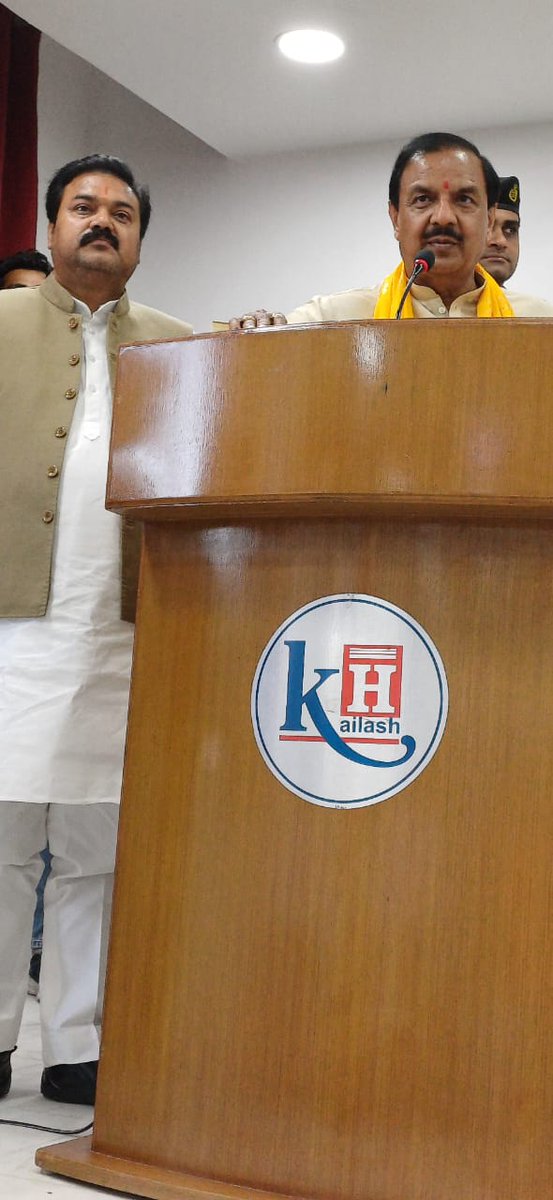 आदर्श आचार संहिता के लागू होने से ठीक पहले कैलाश अस्पताल ग्रे नोएडा में पब्लिक मीटिंग में जिला महामंत्री होने के नाते उपस्थित रहा मंच संचालन का सौभाग्य प्राप्त हुआ।
26 अप्रैल का दिन होगा 
कमल का निशान होगा।