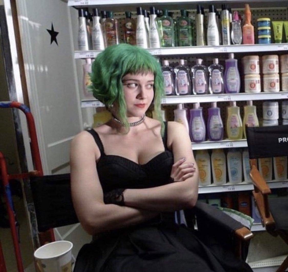 loafbreadmann's tweet image. what first comes to mind when you see this woman